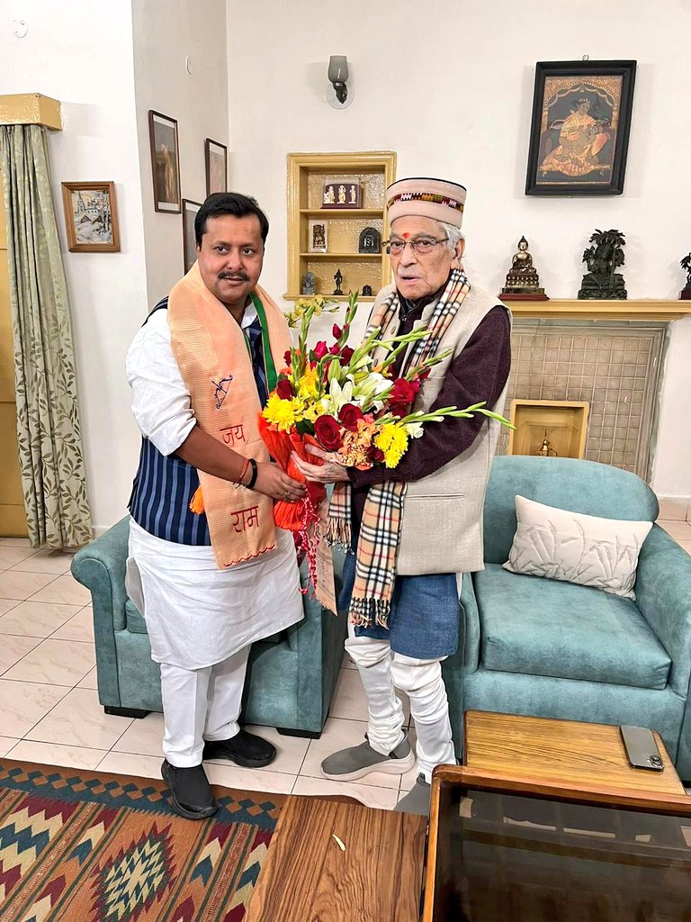 NitinNabin's tweet image. राष्ट्रीय कार्यकारी अध्यक्ष का दायित्व संभालने के उपरांत आदरणीय @drmmjoshibjp जी से भेंट कर उनका स्नेह एवं मार्गदर्शन प्राप्त किया।

भाजपा को वैचारिक मजबूती और संगठनात्मक दिशा प्रदान करने में आपका योगदान सदैव मार्गदर्शक रहा है। आपका सान्निध्य, अनुभव और विचार संगठनात्मक कार्यों…