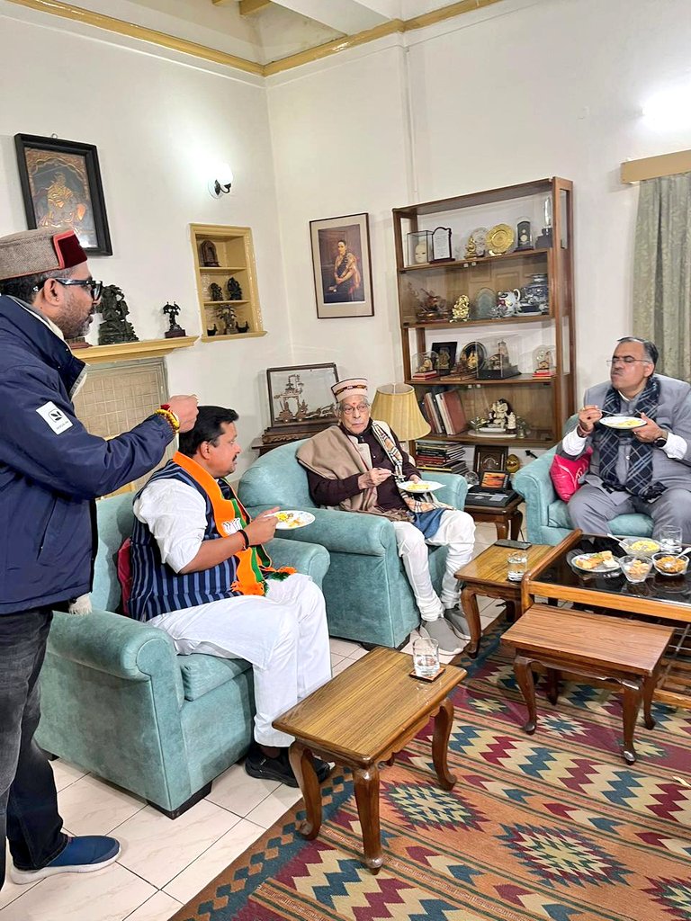 NitinNabin's tweet image. राष्ट्रीय कार्यकारी अध्यक्ष का दायित्व संभालने के उपरांत आदरणीय @drmmjoshibjp जी से भेंट कर उनका स्नेह एवं मार्गदर्शन प्राप्त किया।

भाजपा को वैचारिक मजबूती और संगठनात्मक दिशा प्रदान करने में आपका योगदान सदैव मार्गदर्शक रहा है। आपका सान्निध्य, अनुभव और विचार संगठनात्मक कार्यों…