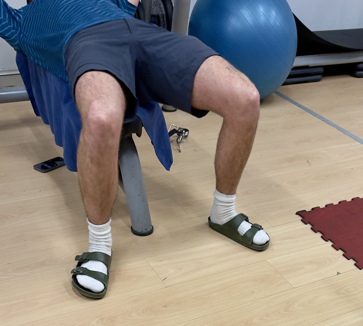 No sabía que se podía venir al gym con las chanclas.