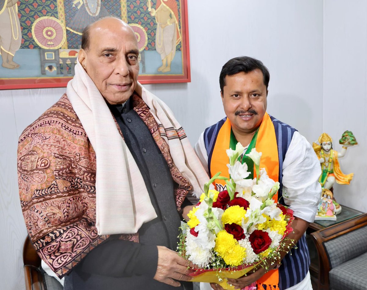 NitinNabin's tweet image. राष्ट्रीय कार्यकारी अध्यक्ष का पदभार ग्रहण करने के उपरांत आज आदरणीय रक्षा मंत्री श्री @rajnathsingh जी का स्नेह एवं मार्गदर्शन प्राप्त किया।

संगठन के प्रति आपकी दूरदर्शी सोच, अनुभव और निरंतर मार्गदर्शन सदैव प्रेरणा प्रदान करते  हैं।

@BJP4India