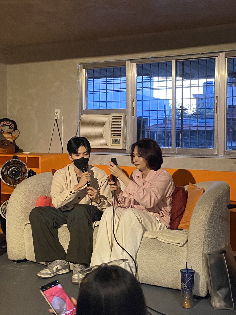 beurayann's tweet image. hindi ko masyado nacover yung event but i do still have sime moments to share with you sa #TheCloudscapeSessions mga personal anecdote (ANECDOTE ↗️↗️↗️) during Rawn's 1st jamming session with his friends