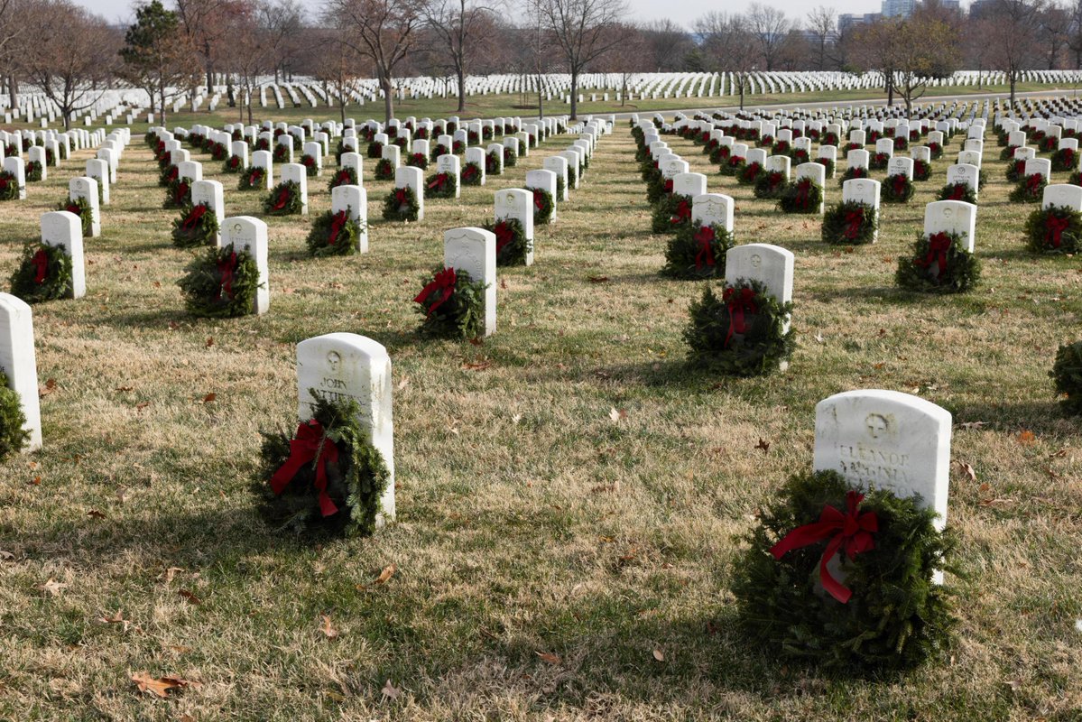 USMC's tweet image. Wreaths are displayed on tombstones at @ArlingtonNatl.

Each December, volunteers place wreaths as a way to honor and remember all those laid to rest at the Arlington National Cemetery. 

#USMC #WreathsAcrossAmerica #SemperFi