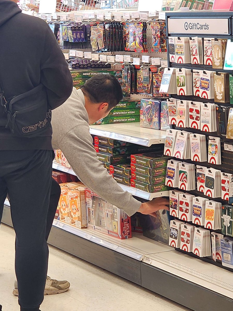 SquirtleTCGRestock tweet media