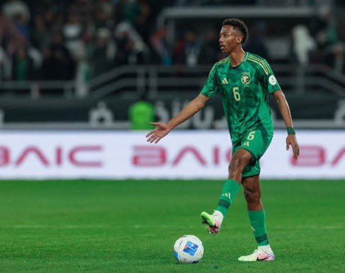 محور كبير 💚
بس ينقصه التمرير والسرعة والافتكاك والكنترول والحفاظ على الكرة والعقل وسرعة والتفكير 

 #السعوديه_الاردن