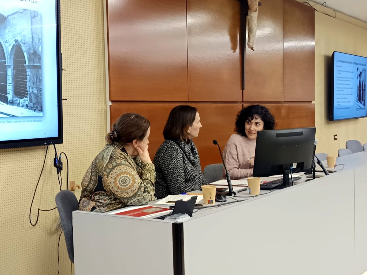 bprahola's tweet photo. 📜 Avui, amb la @bplleida i la @bibliotgn hem participat a la jornada 'Col·leccions Amagades', organitzada pel #GTReservaiLlibreAntic del @cobdc
👉🏼 Hem parlat sobre les #3BP, de la seva història i dels seus #FonsPatrimonials
👏🏼 Un plaer ser-hi!
#BibliotequesCat https://t.co/7RDIAwJisX