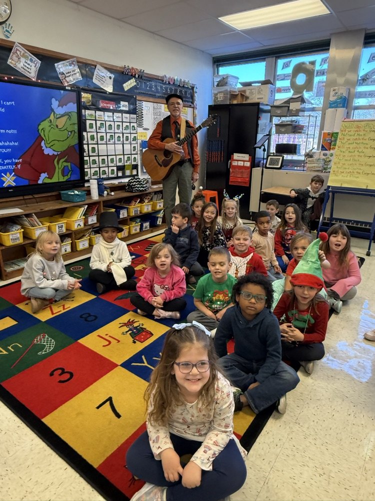 M19_MES's tweet image. Mr. Dan Davis came to sing with MES kindergarten classes today.  The children sang some old favorites, and even got to hear two original songs Mr. Dan wrote himself!   Thank you Mr. Dan for spreading the joy of music to our students! #MESProud #19EveryStudent