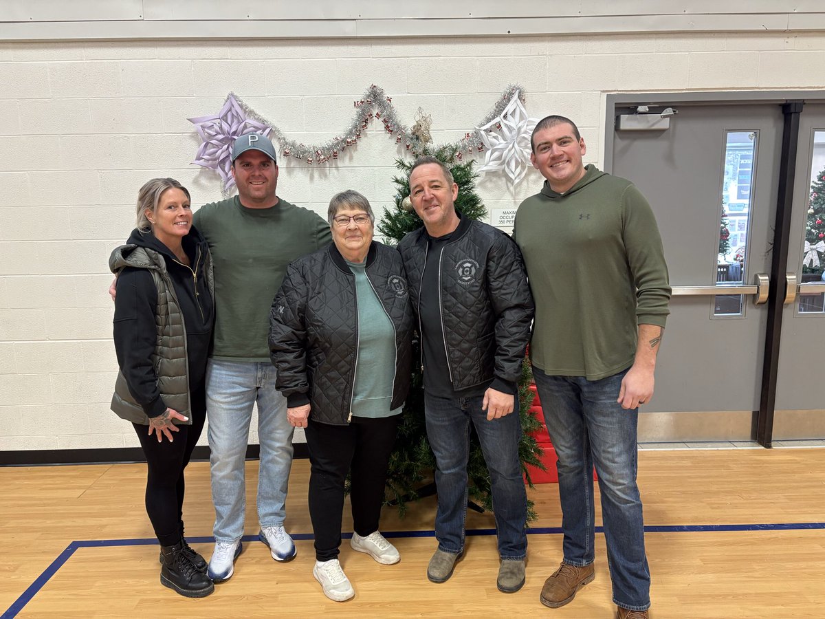 The Basket Fund Committee recognized 2 of its longest standing members today.  Bill Savory and Karen Wilson have served on the committee for over 25 years.  Bill and Karen were presented with Basket Fund jackets to acknowledge their commitment to the Basket Fund.