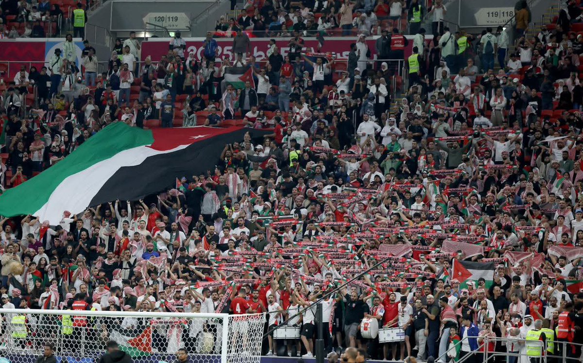 منتخب الأردن خلال سنتين فقط:

الوصول لنهائي كأس أمم آسيا ✅
الوصول لنهائي كأس العرب ✅
التأهل إلى كأس العالم ✅

أقسم بالله إحترام كبير كبير لهذا المنتخب، كانوا يرددون منتخب الصدفة ولكن الرد كان في الملعب 

الأردن في الطريق الصحيح، الف مبروك يا نشاما 👏🏻♥️🇯🇴