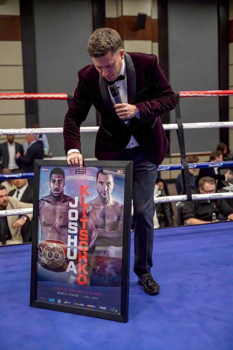 MWmagic's tweet image. 🥊 evening in London