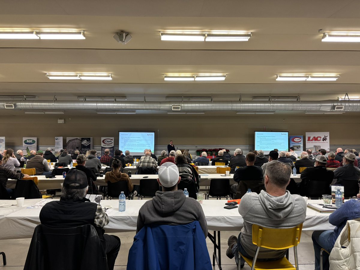 You could hear a pin drop as farmers attentively listen to Hugh’s fertilizer update from <a href="/SylviteAg/">Sylvite</a> at the Winter Ag Summit. Valuable knowledge getting shared at this event today! #ontag