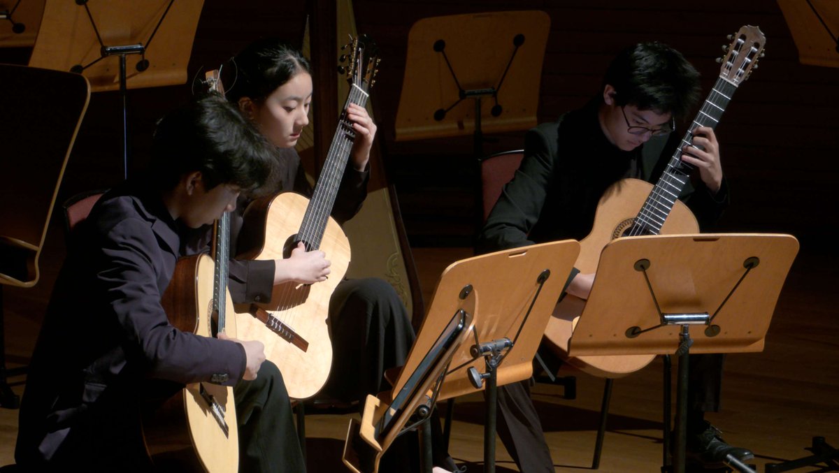 MenuhinSchool's tweet photo. A magical end to the winter term at YMS.

Our Winter Festival finale featured festive favourites &amp; the world premiere of Midnight Frost by young composer Julian—performed to a sold-out audience!

#YMS #WinterFestival #WorldPremiere #YoungComposers #LiveMusic #FestiveFun https://t.co/tmENCfRJIu