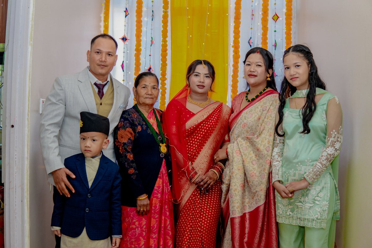 My Sister now a beautiful bride👰❤️
#weddingvibes 
#SisterWedding
#Bride
#Family
#Love❤️