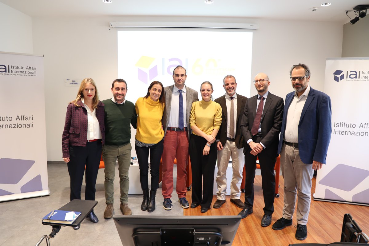 IAIonline's tweet photo. Nel corso della mattinata, il dibattito si è articolato in due sessioni tematiche, moderate da @LucaBarana (IAI): la prima dedicata alla difesa europea, con interventi di @Alessandro__Ma (IAI) e @FedeSantop (IRIS); la seconda focalizzata sulle politiche energetiche e industriali, con contributi di @marghe_bianchi (IAI) e @MarcoGiuli (@AgoraIndustrie).

Un confronto ricco e multilivello che ha messo in evidenza le priorità e le sfide per il futuro dell’Europa in uno scenario globale sempre più complesso.