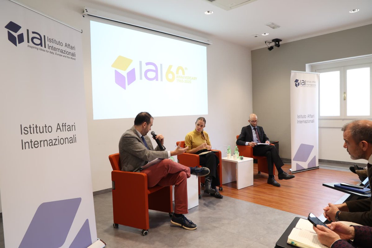 IAIonline's tweet photo. Nel corso della mattinata, il dibattito si è articolato in due sessioni tematiche, moderate da @LucaBarana (IAI): la prima dedicata alla difesa europea, con interventi di @Alessandro__Ma (IAI) e @FedeSantop (IRIS); la seconda focalizzata sulle politiche energetiche e industriali, con contributi di @marghe_bianchi (IAI) e @MarcoGiuli (@AgoraIndustrie).

Un confronto ricco e multilivello che ha messo in evidenza le priorità e le sfide per il futuro dell’Europa in uno scenario globale sempre più complesso.