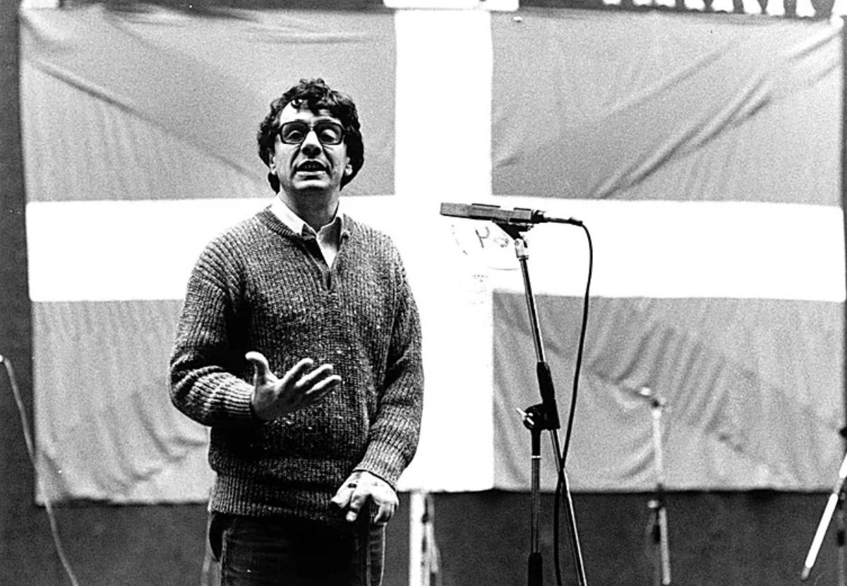 ideiazabaldub's tweet image. «Etxabek zioen berak bazekiela berrehun urte barru klase borroka egongo dela baina ez zekiela Euskal Herria egongo den»

«Arazo nazionala zen, eta da, bizkarrezurra; zalantza izpirik ez»

«Peixoto» | 1944 - 2025 | 🎯