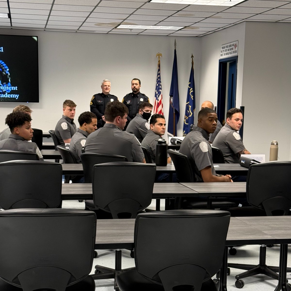 NorfolkPD's tweet image. Today we welcomed Recruit Class 121 - 27 new recruits ready to begin their journey. Chief Talbot challenged them to "stick together as a group and step up and do what it takes to become members of this organization." The work starts now! The future is theirs! #NPD #PoliceAcademy
