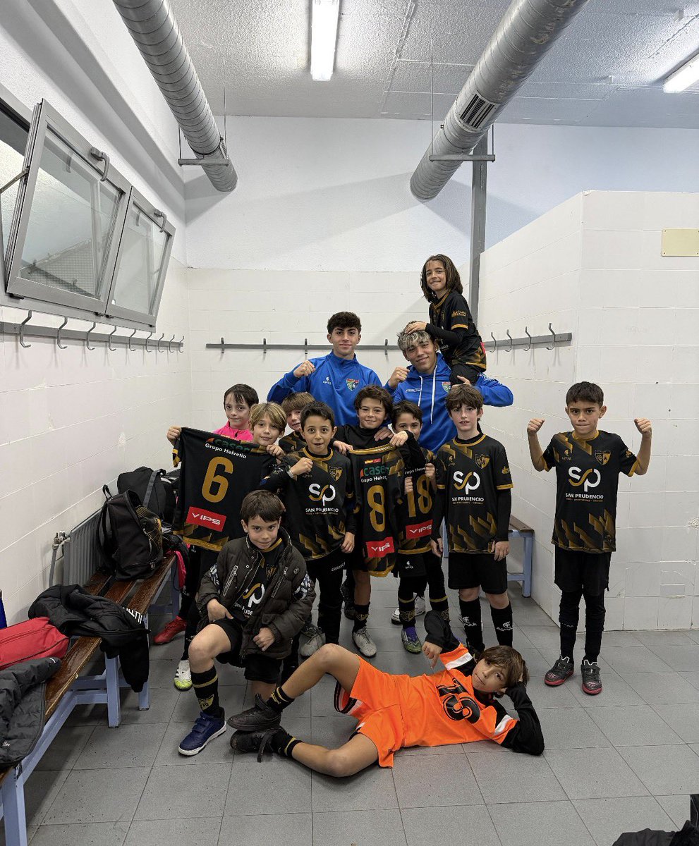 Nuestros Benjamines B, C y D disfrutaron de nuevos partidos este fin de semana en los cuales pudieron seguir aprendiendo y pasándoselo muy bien con sus amigos en equipo.
¡A seguir así chicos!