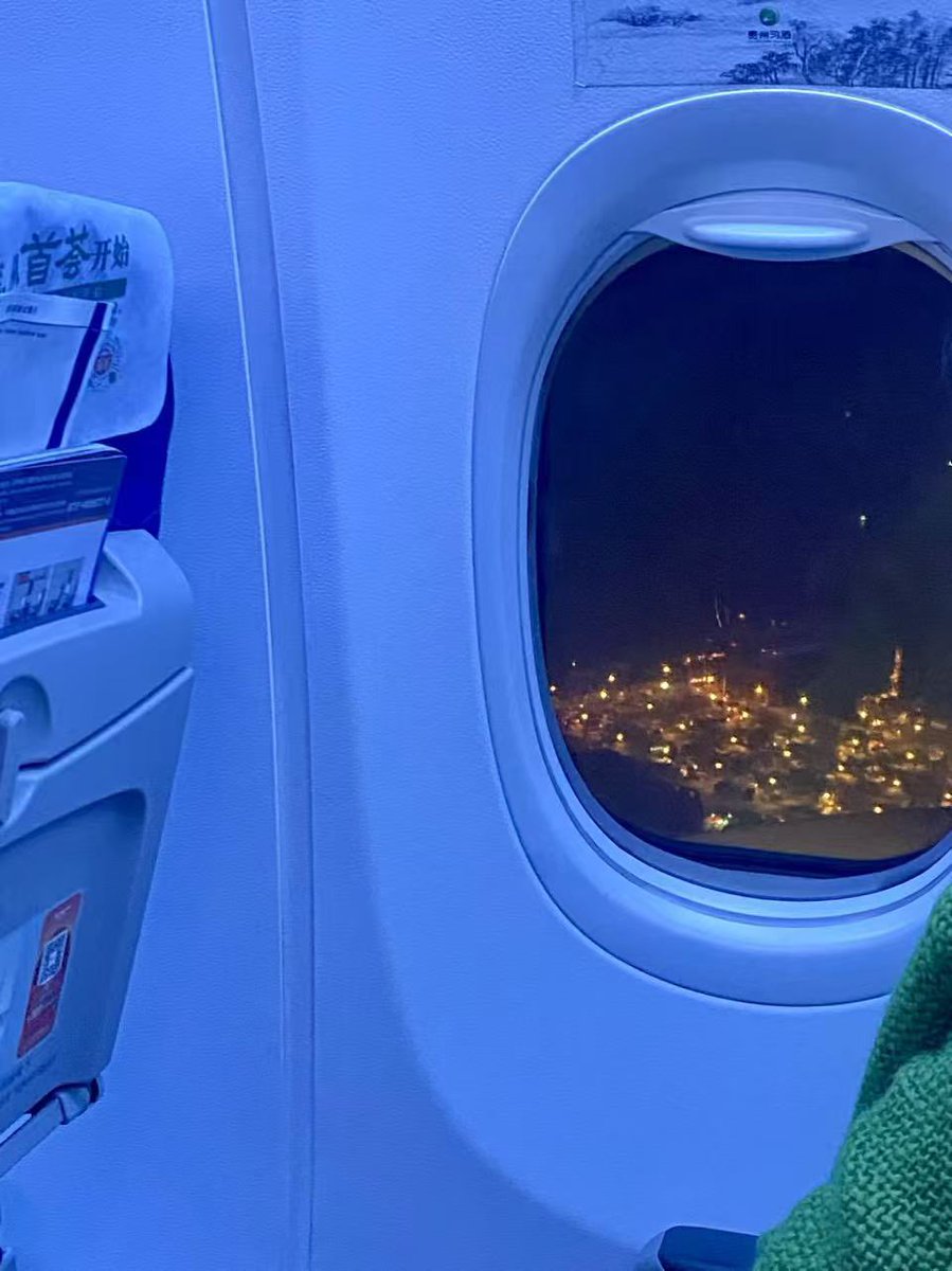 HeavyKenMachine's tweet image. The plane has taken off, headed to Calgary, Canada🇨🇦.
Two years ago, I was here for business. Sometimes suddenly struck me: The hardest days you poured your heart into are now the strength that moves you forward.
#WorkJournal #BusinessTrip #CareerReflections #Canada #NorthAmerica