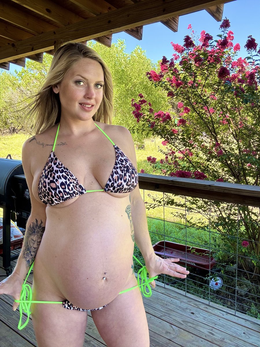 backporchmylf's tweet photo. Who misses when I was pregnant😈 https://t.co/Ljdn9v5C9b