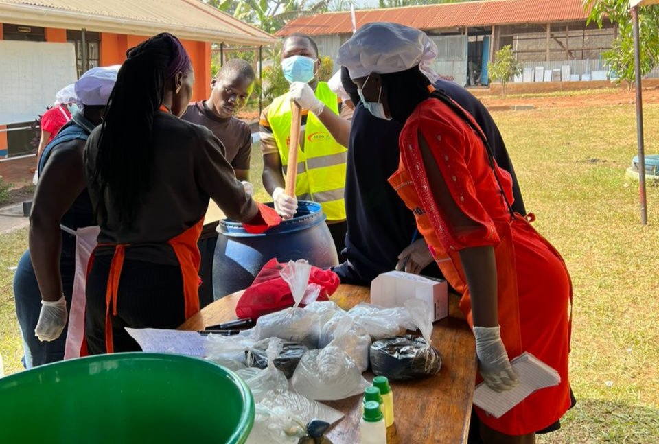 mpologoma_ntale's tweet photo. I was very honored to be part of this developmental Run as i trained/facilited the young, brilliant and ambitious Youths with knowledge and skills on how produce good quality multipurpose LiquidSoap &amp;ShowerGel under @cedouganda  @Primeincubator which are aiming at Nurturing Hopes https://t.co/ma4SSYJvXQ