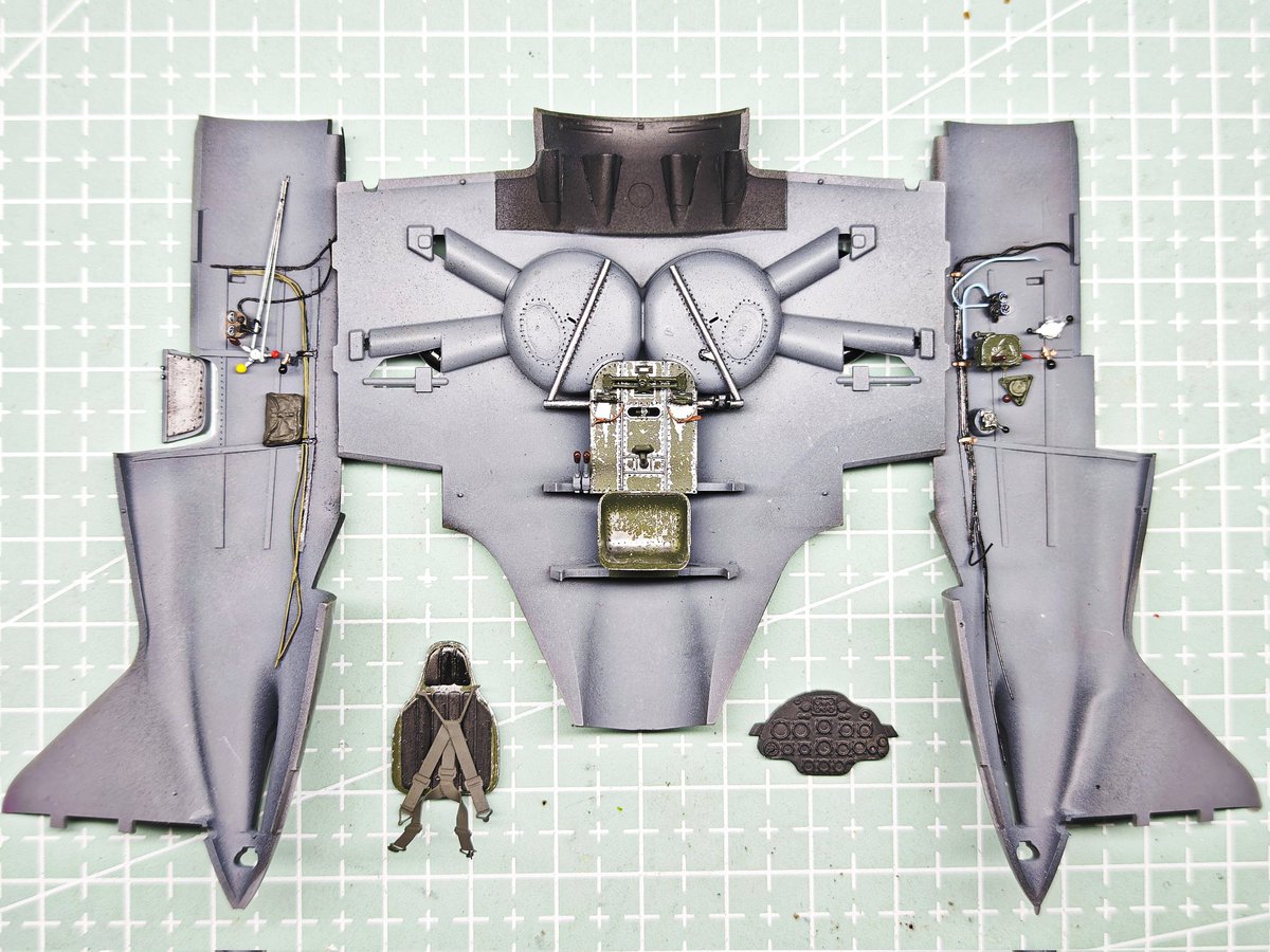 I-16 驾驶舱涂装开始！