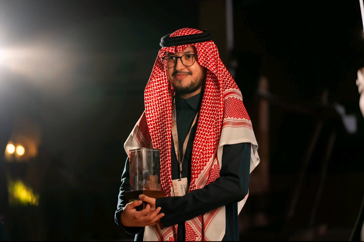 al_odhaibi's tweet photo. باسم العائلة جميعاً نبارك للابن/ فيصل بن حمد العضيبي بفوزه بالمركز الأول في مسابقة الملصقات البحثية ب#ملتقى_الدرعية_الدولي_2025 تحت شعار "الواحات ركيزة للحضارات: استمرارية التراث والهوية" 
وكان ذلك بعد عدة تصفيات من مشاركين من جامعات مختلفة ..
نسأل الله له دوام التوفيق والنجاح .. https://t.co/NobbcWwy51