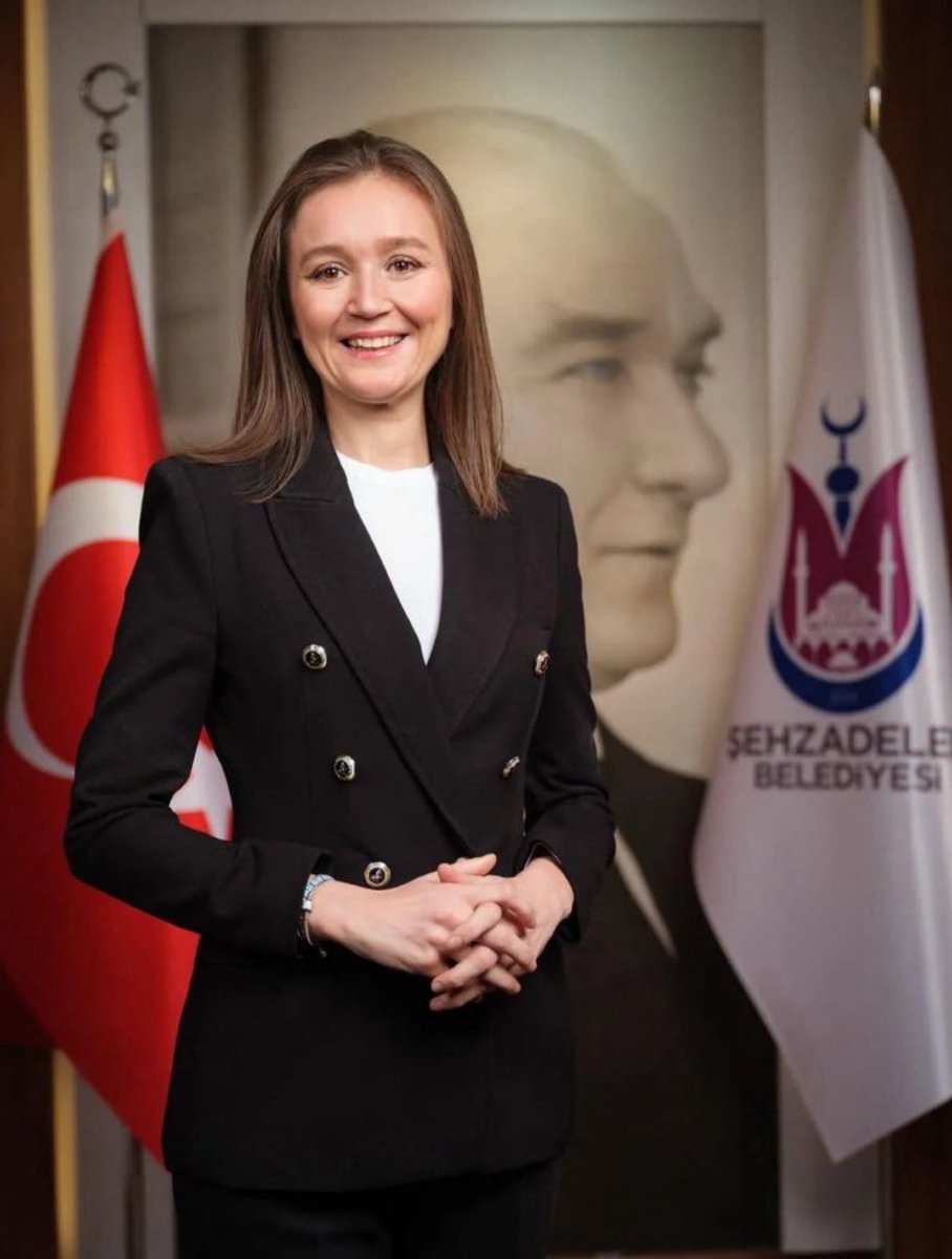 Profesorfacia's tweet photo. “Cumhuriyet, Manisa’nın bir köyünde doğan bir kadının Şehzadeler’e belediye başkanı olabilme ihtimalidir.”

Gülşah Durbay https://t.co/3A2VIHmzom