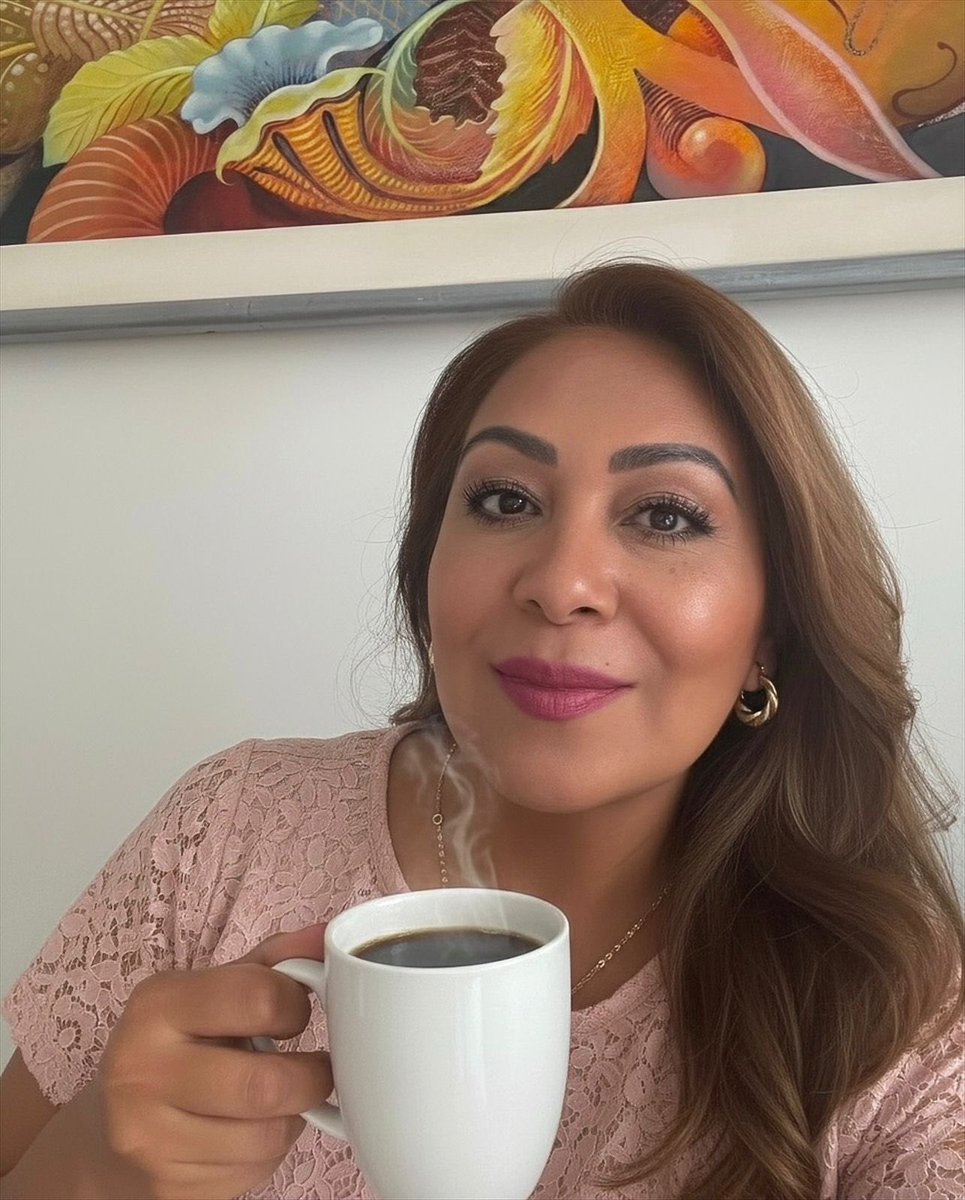 🌟 #FelizLunes iniciamos una nueva semana llena de luz, oportunidades y esperanza 🌟. Espero tengan una maravillosa mañana ¿Ya se tomaron su cafecito ☕️?

🌸 Caminemos con fe, sin soltar nuestros sueños; que esta semana se abran muchas puertas de bendiciones a su favor ✨👏🏻