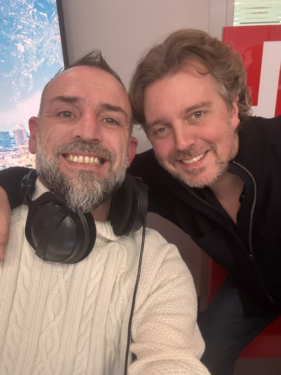 CCarrach2a's tweet photo. Merci à @RTLFrance @RTLMidi @amandine_begot @VDarcas pour ce moment ! Vous êtes au top !
@alexvizorek #PhilippeCaveriviere on s’appelle ce soir 😂 https://t.co/8Wzt9wOlx6