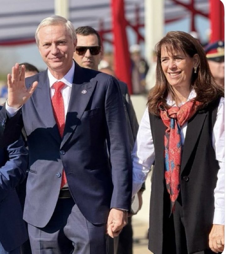 Vuelve la decencia al palacio de gobierno