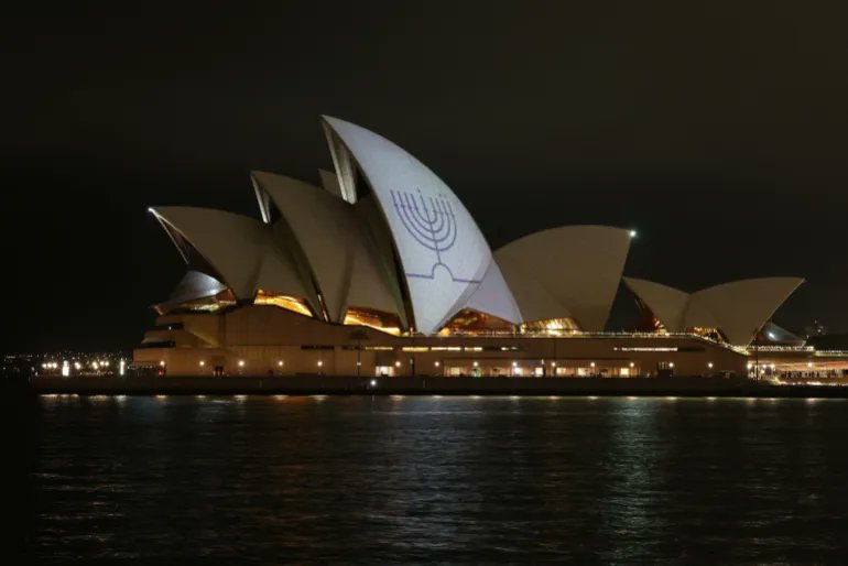 AJEnglish's tweet photo. Sydney Opera House lit up with Hanukkah menorah after a mass shooting at Bondi Beach in Sydney that killed at least 15 people.

🔴 LIVE updates: https://t.co/RP6P0BDIFw https://t.co/Tx0XUhnQ4S