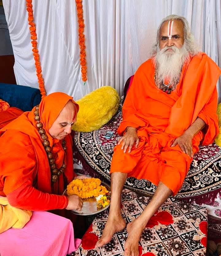DeepakMishraRe1's tweet photo. #श्री_मानस_पीठ_खजुरी_ताल_आश्रम_के_संरक्षक #डॉ_रामविलास_वेदांती (वेदांती जी महाराज) का #निधन प्रभु श्रीराम से प्रार्थना है कि दिवंगत आत्मा को अपने श्रीचरणों में स्थान प्रदान करें और शोक संतप्त शिष्यों एवं अनुयायियों को यह दुःख सहन करने की शक्ति दें। @BJP4MP @CollectorMaihar https://t.co/yMxQ24fgek