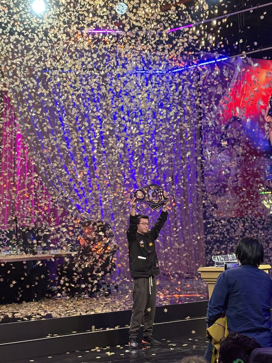 Je viens de passer une semaine complètement folle 

🎬 Tournage d’une annonce pour <a href="/mgaesport/">MGA Esport</a> (qui arrive soon 👀)

🗼 Open TFT à Paris, mon premier event esport offline

Même si j’en étais déjà persuadé, cela m’a juste confirmé que je voulais faire de l’esport mon métier ! 👊