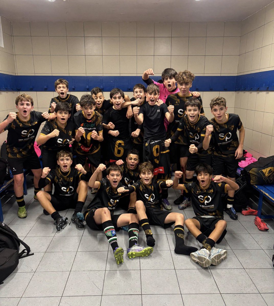 El Infantil B logró la victoria en un partido muy completo de nuestro chicos que les valió para sumar tres puntos y una portería a 0

¡Gran trabajo jugones 👏!