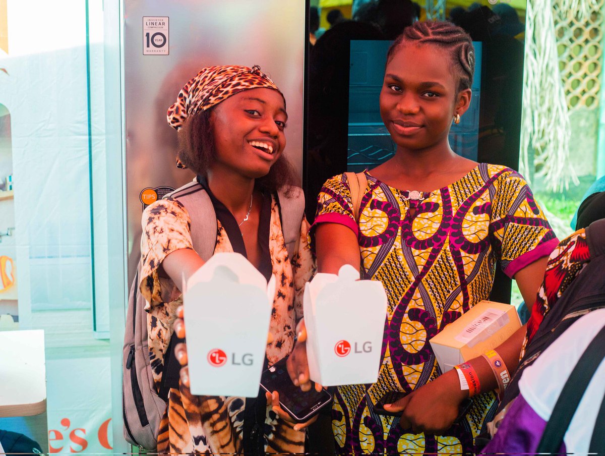 LGAfrica1's tweet photo. What's a fun day without popcorn?🍿
Fresh popcorn made right on the spot with The NeoChef Microwave.
#LifesGood #MTNCampusInvasion #LGNeoChef #LGNeoChefMicrowave #LGNigeria https://t.co/bInZK3BQxH