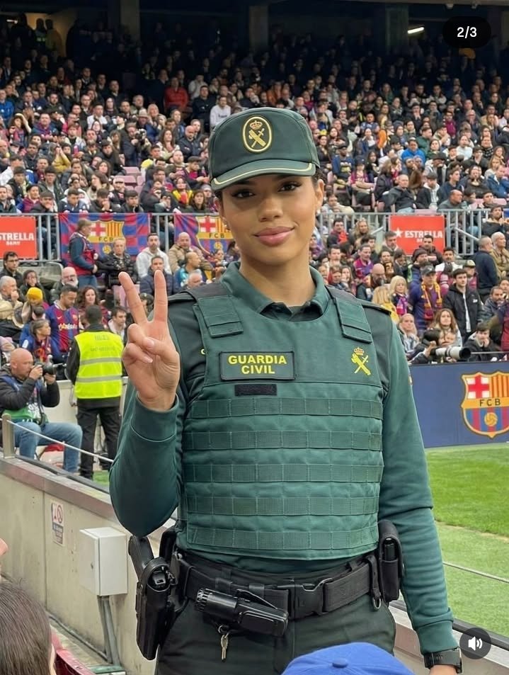 fineboytunde_'s tweet image. See the security guard at camp nou. 😍

Can your club ever? Mes Un Club. 🔵🔴