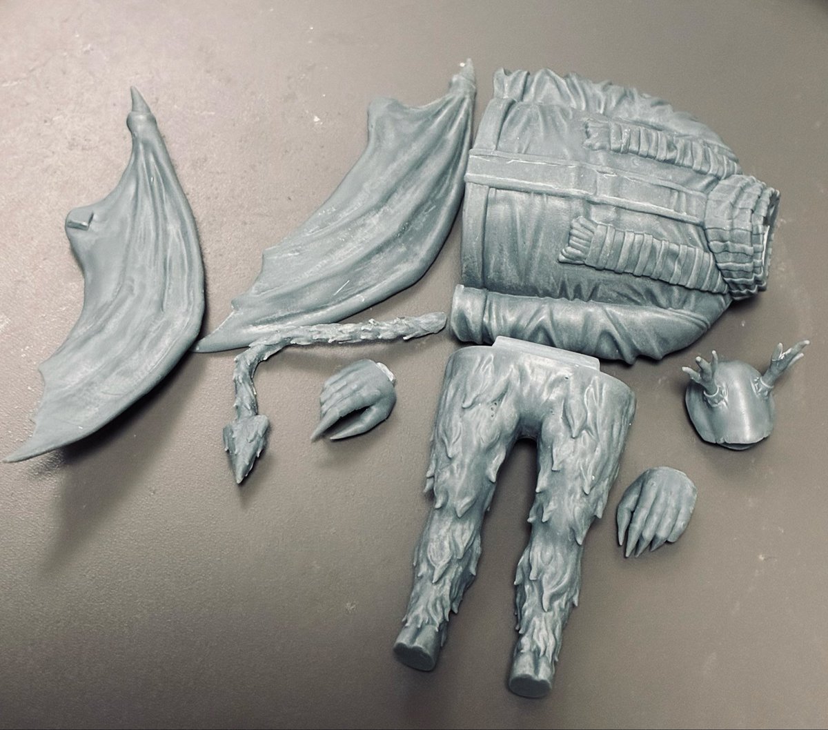 ハルちゃん明日から塗装予定。
当日までには塗装済画像載せられると思います😇
#TFO21 #トレフェスオンライン21 #ドロヘドロ