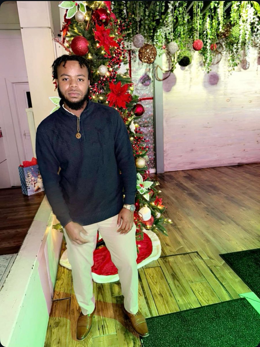 ejayyee's tweet image. 🥂🎄