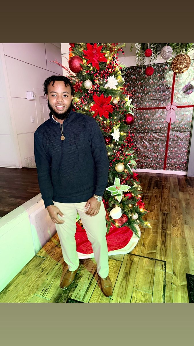 ejayyee's tweet image. 🥂🎄