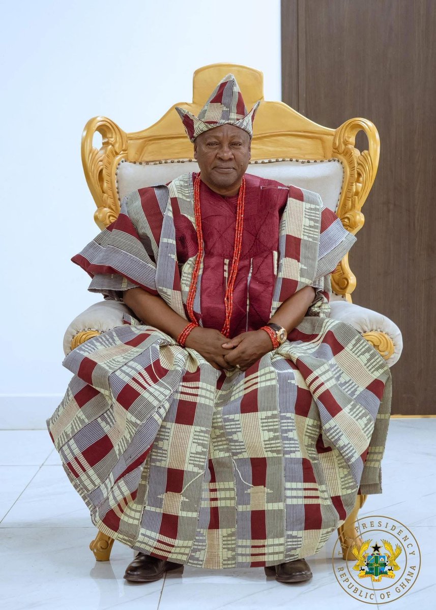 AbeikuSantana's tweet photo. H.E. President @JDMahama  John Dramani Mahama has been honored by His Imperial Majesty  Oba Adeyeye Enitan Ogunwusi , Ojaja II , The Ooni Of Ife , with the prestigious title of “ Aare Atayeto Oodua of The Source” 

A title that translates as “ A PRESIDENT WHO REORGANISES THE GLOBAL SPACE FOR HUMANITY “