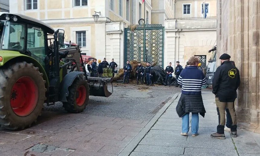 INVASION FRANCE INFO tweet media