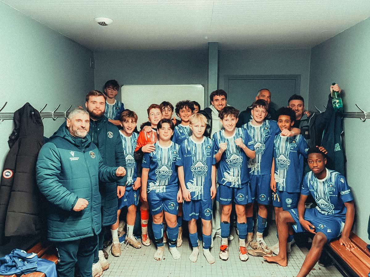 Momo Hafid qui vient assister au match U15 entre l’AS Cherbourg D et le PLO, ses deux clubs formateurs.

Les années passent, les racines restent.

📷 <a href="/as_cherbourg/">AS Cherbourg Football</a>