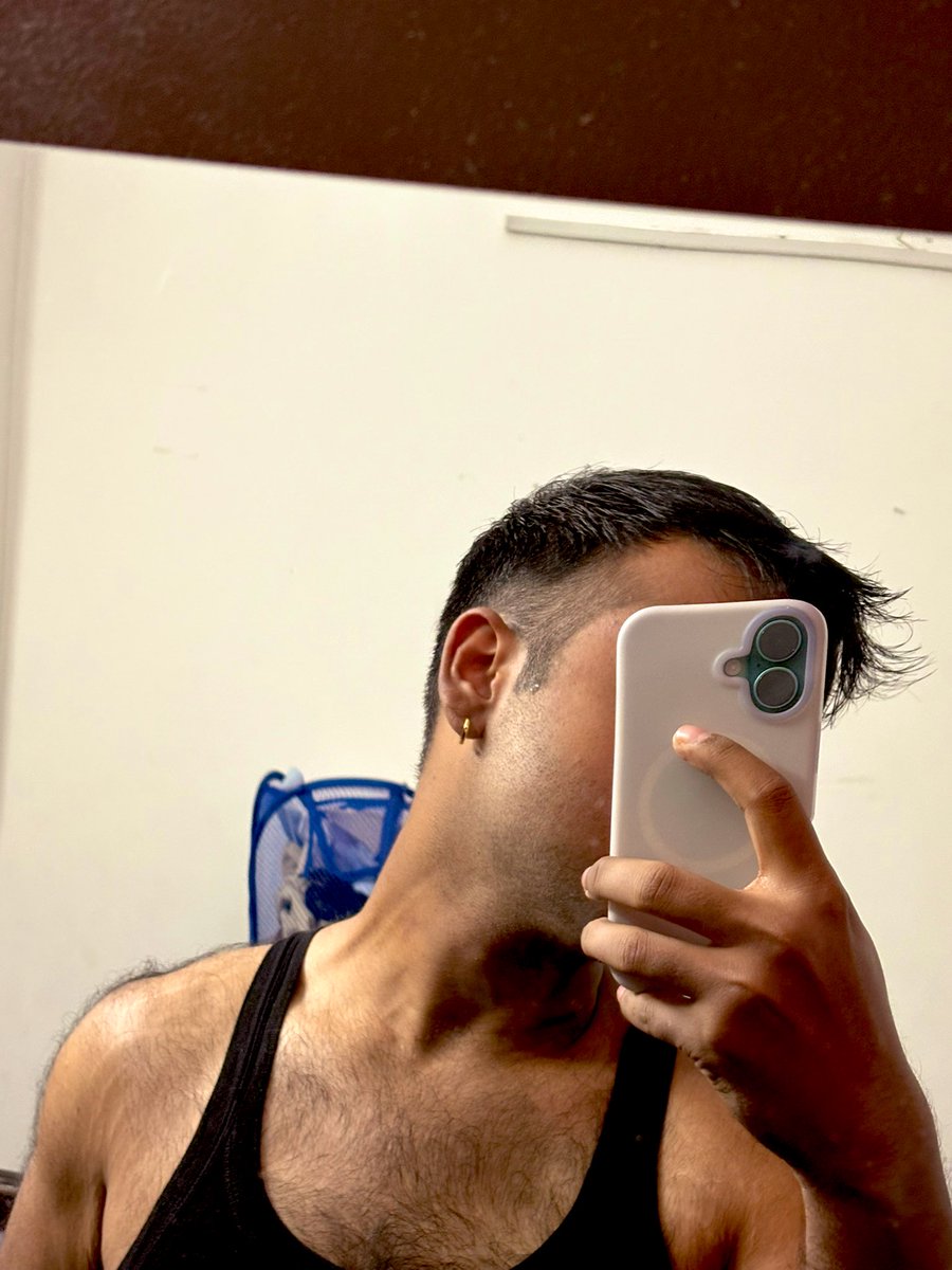 beefy_bruiser's tweet photo. 1st pic is what you see when you get down on your knees and suck me deep 🥸

#daddy https://t.co/hegORGKc00