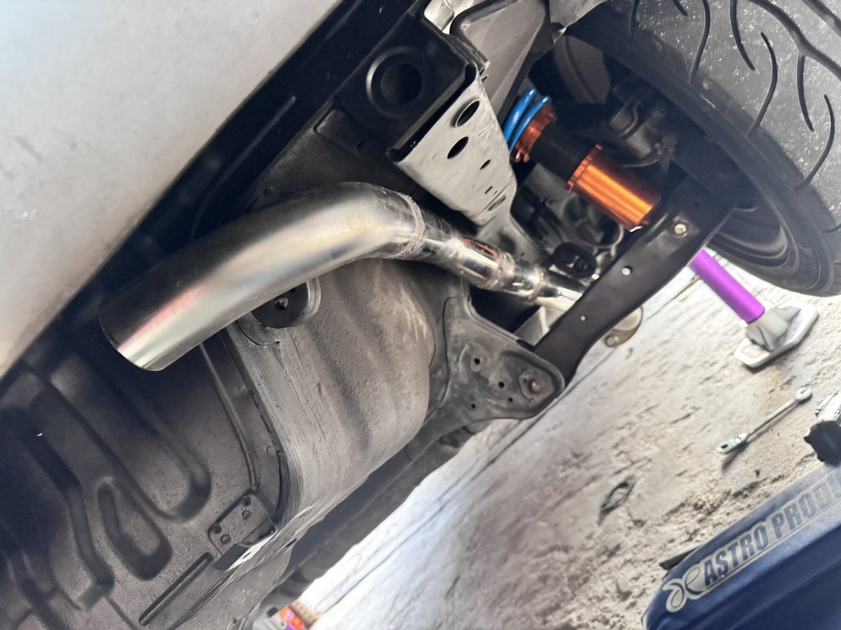 EG6_CatEye's tweet photo. バンパー貫通センター出しマフラー
作っちゃった✌️
50.8φ〜60.5φエンド
最高にいい！

#eg6
#eg
#Honda https://t.co/H2sAohBgRx