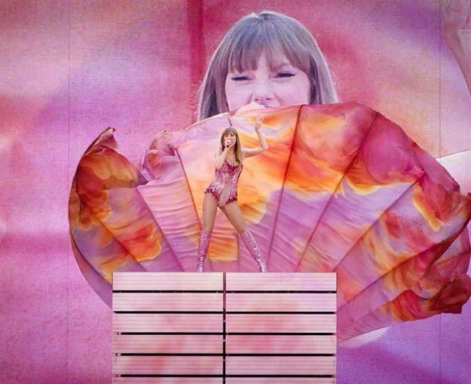 giftedswifted's tweet image. Back when life had color