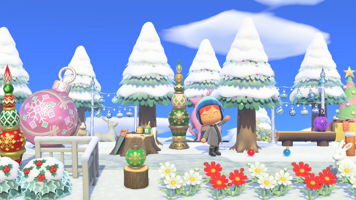 ¡Hola! Se acerca el Día de los Juguetes y ya se nota el ambiente festivo en la isla. ¡El árbol del Día de los Juguetes está colocado en la plaza y los cedros están decorados! Si buscáis proyectos de bricolaje, ¡agitad los cedros para que caigan todo tipo de ornamentos!