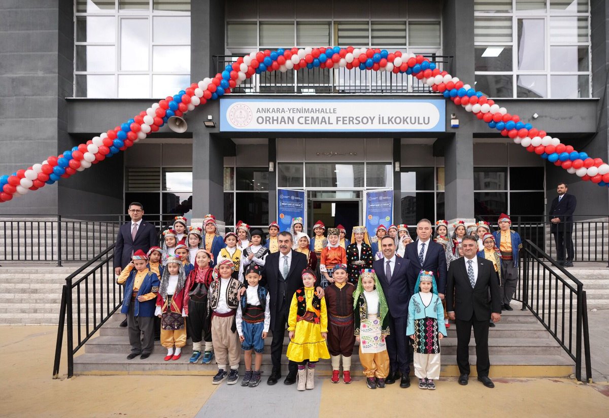 Millî Eğitim Bakanı <a href="/Yusuf__Tekin/">Yusuf Tekin</a> ile Sanayi ve Teknoloji Bakanı <a href="/mfatihkacir/">Mehmet Fatih KACIR</a>; “Tutum, Yatırım ve Türk Malları Haftası” Kapsamında Yerli ve Millî Teknoloji Ürünlerinin Yer Aldığı Serginin Açılış Kurdelesini Kesti, Ardından Okul Ziyaretlerinde “Coğrafi İşaretler Etkinliği”