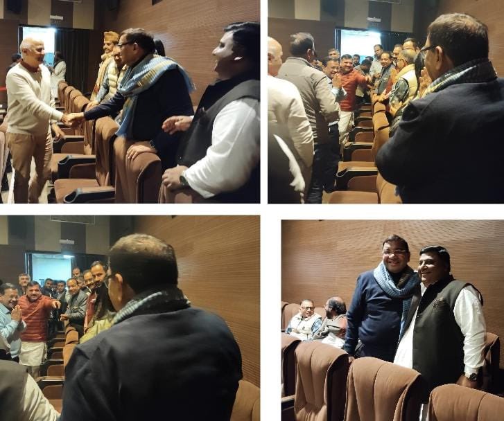 DrSushilKrGupta's tweet photo. आज सांसद संजय सिंह जी की बेटी ईशीता सिंह की फ़िल्म “पारो पिनाकी की कहानी” की स्क्रीनिंग फ़िल्म डिवीज़न ऑडिटोरियम में हुई।
ईशीता के सशक्त अभिनय और समाज की कुरीतियों पर आधारित कथा ने दर्शकों को अंत तक बाँधे रखा।
अवसर पर अनेक सांसद, पूर्व मुख्यमंत्रियों सहित वरिष्ठ नेता उपस्थित थे। https://t.co/2f4jcjSLU3