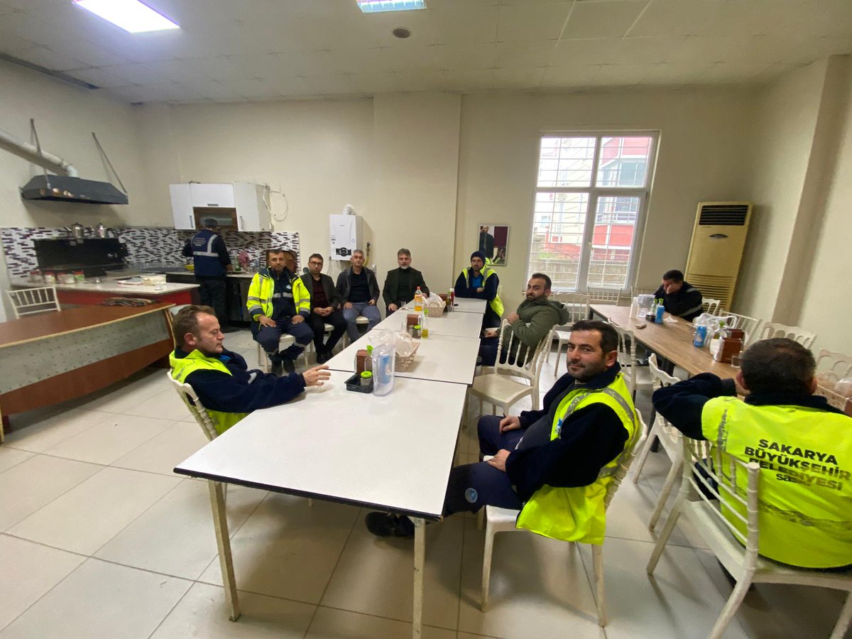 Şube Başkanımız Mehmet Mesut Gökdemir,Başkan Yardımcınız Resul Yüksel ve SASKİ İşyeri sendika Baş Temsilcimiz Kazım Tokpınar ile SASKİ Hendek Şube Müdürü Ahmet Semiz beyi ve Üyelerimizi ziyaret ederek hasbihalde bulunarak işlerinde kolaylıklar dilediler.
<a href="/hakiskonf/">HAKİŞ KONFEDERASYONU</a>