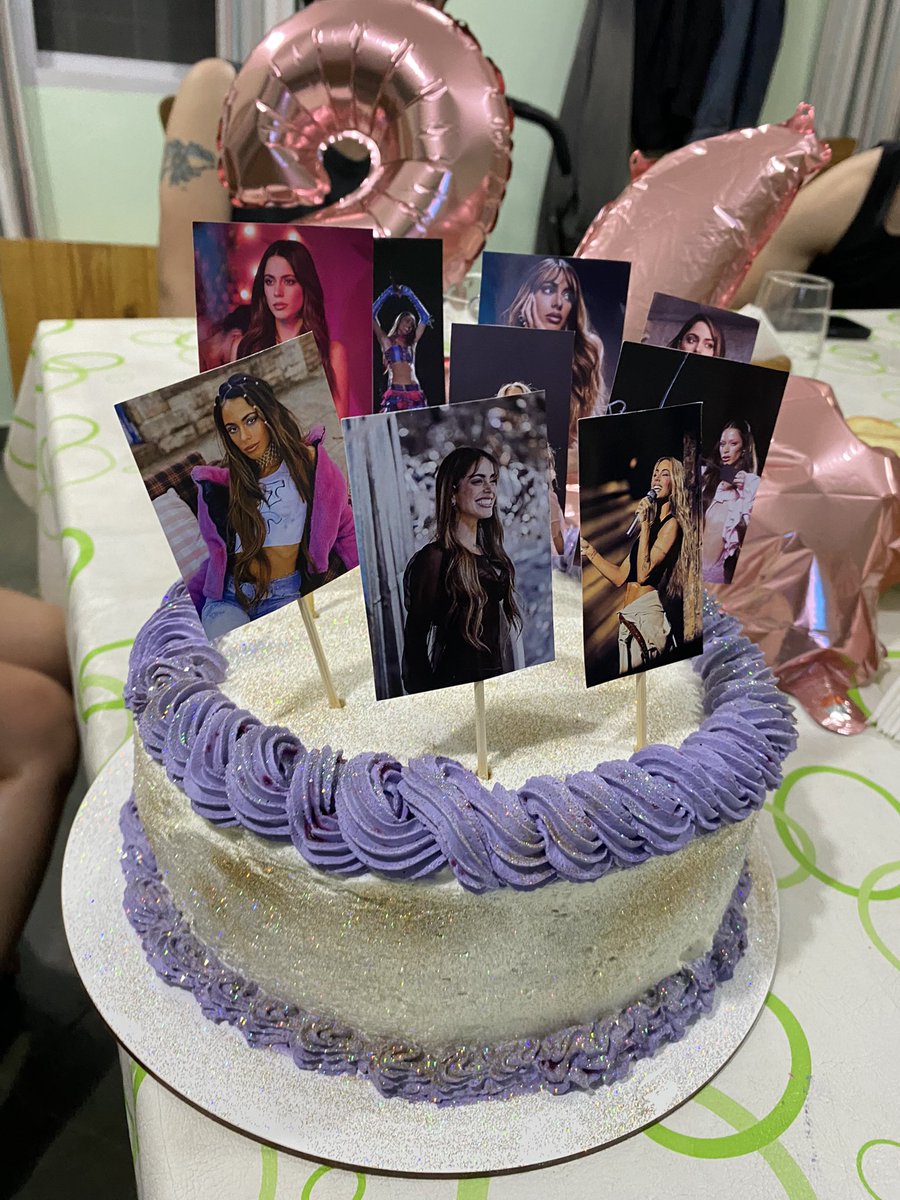 starwithmartina's tweet photo. @TiniStoessel HOLA MIRA LA TORTA DE MI CUMPLE, FUE EL VIERNES https://t.co/5p26wvOMHD